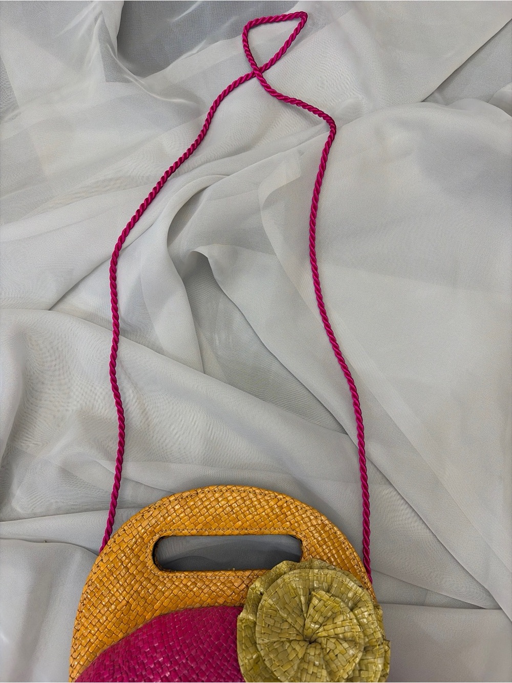 Vintage Genie Woven Straw Purse – Pink & Yellow Floral Accent - Picture 4 of 6